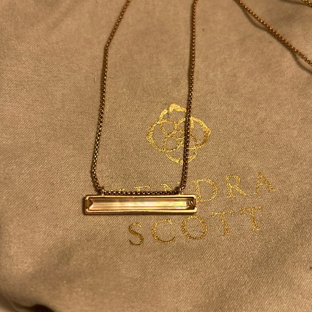 Kendra scott rose gold necklace